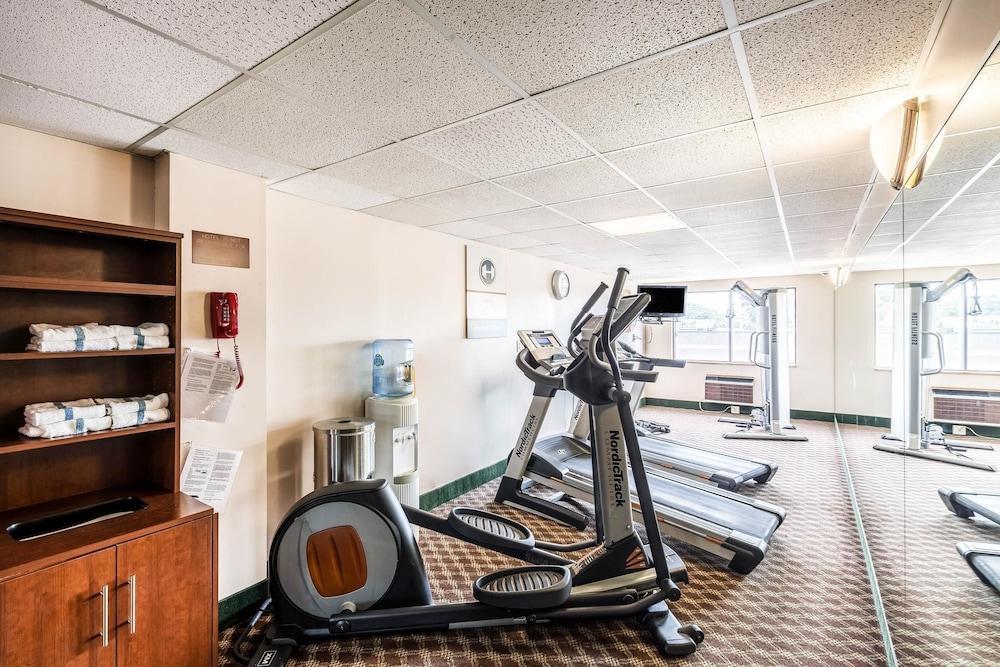 Americinn & Suites By Wyndham Baraboo Event Center Bagian luar foto