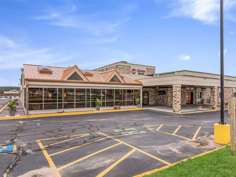 Americinn & Suites By Wyndham Baraboo Event Center Bagian luar foto
