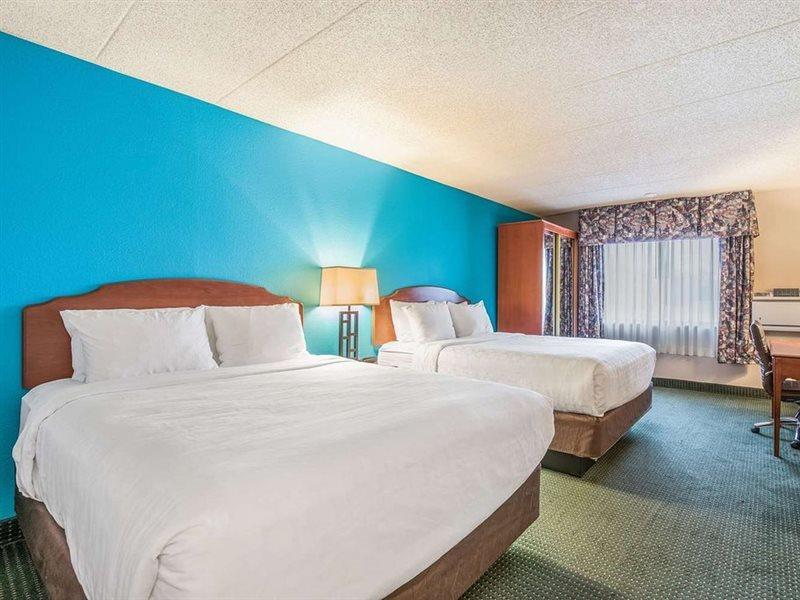 Americinn & Suites By Wyndham Baraboo Event Center Bagian luar foto