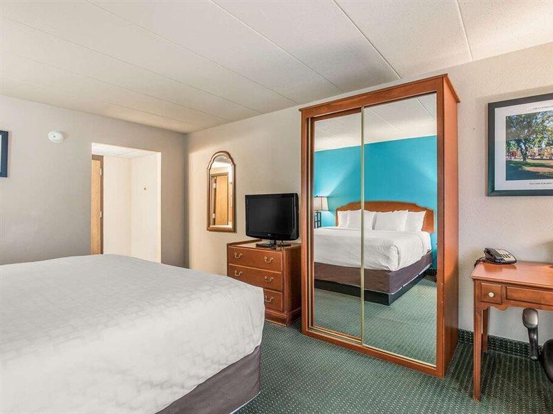 Americinn & Suites By Wyndham Baraboo Event Center Bagian luar foto