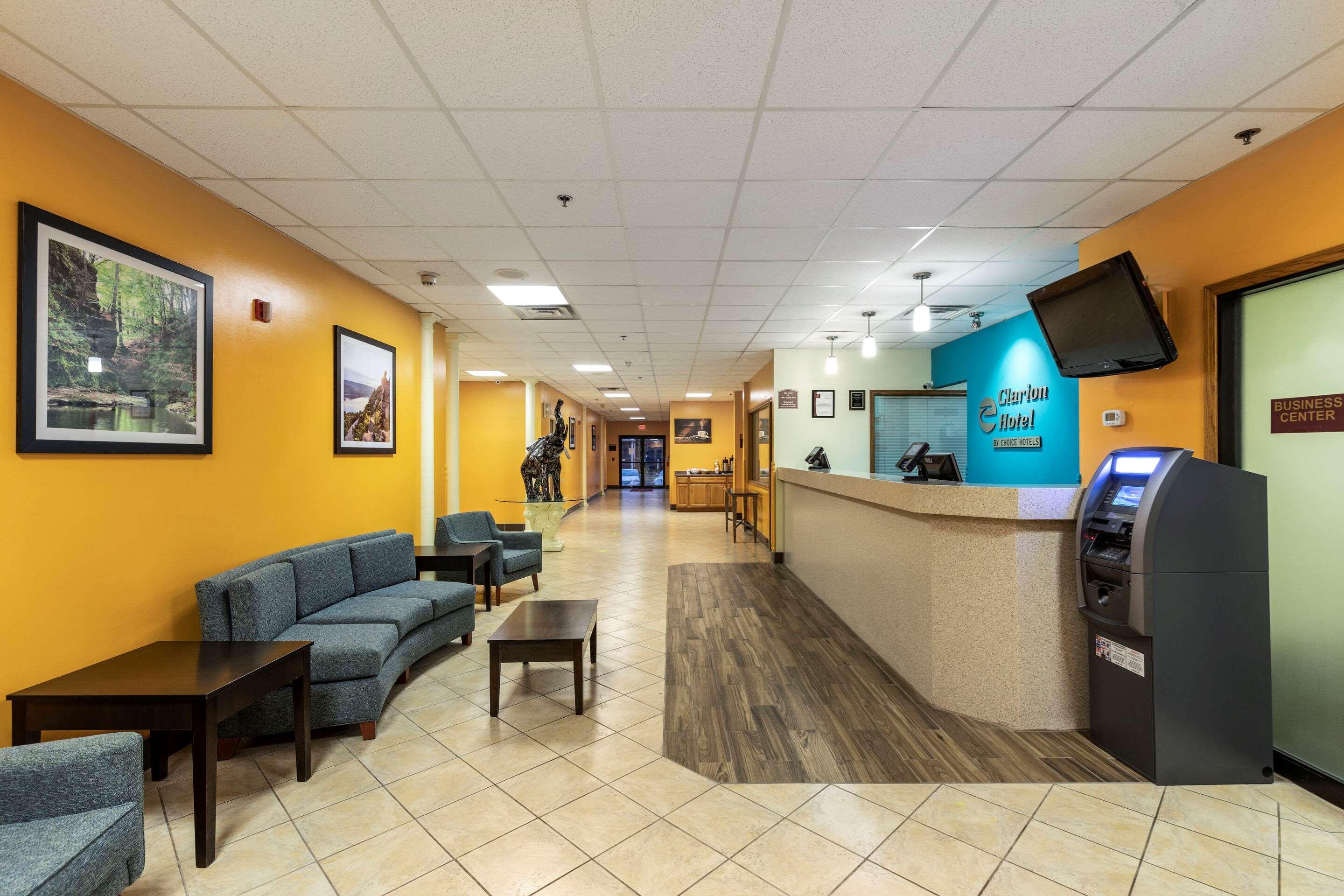 Americinn & Suites By Wyndham Baraboo Event Center Bagian luar foto