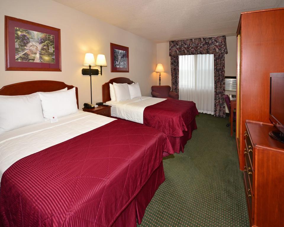 Americinn & Suites By Wyndham Baraboo Event Center Bagian luar foto
