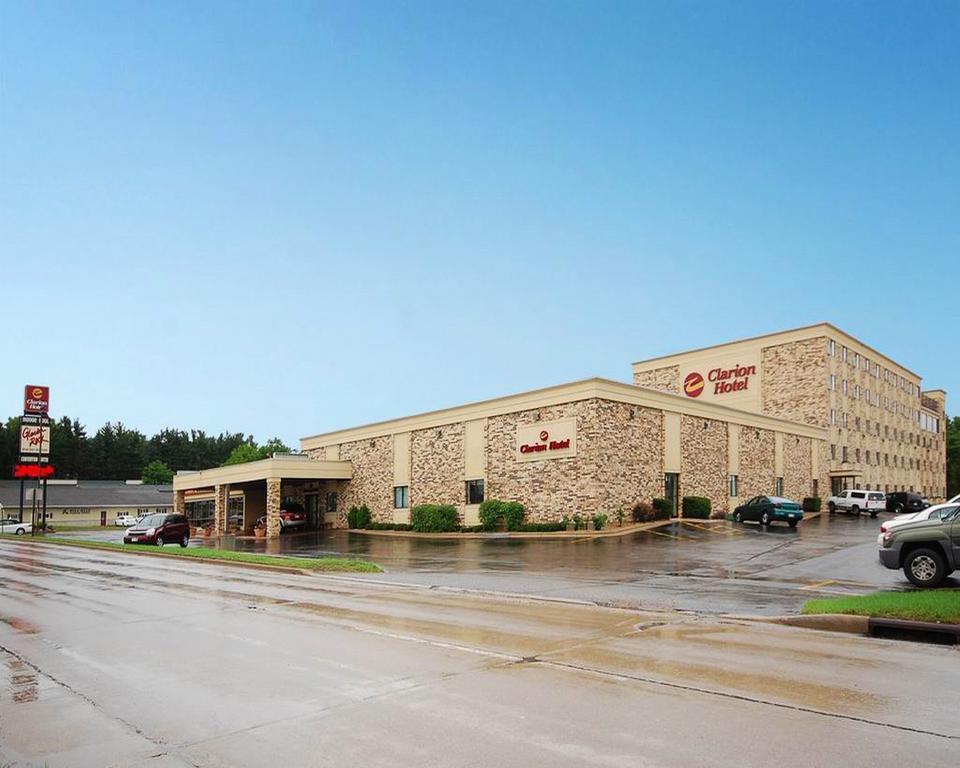 Americinn & Suites By Wyndham Baraboo Event Center Bagian luar foto
