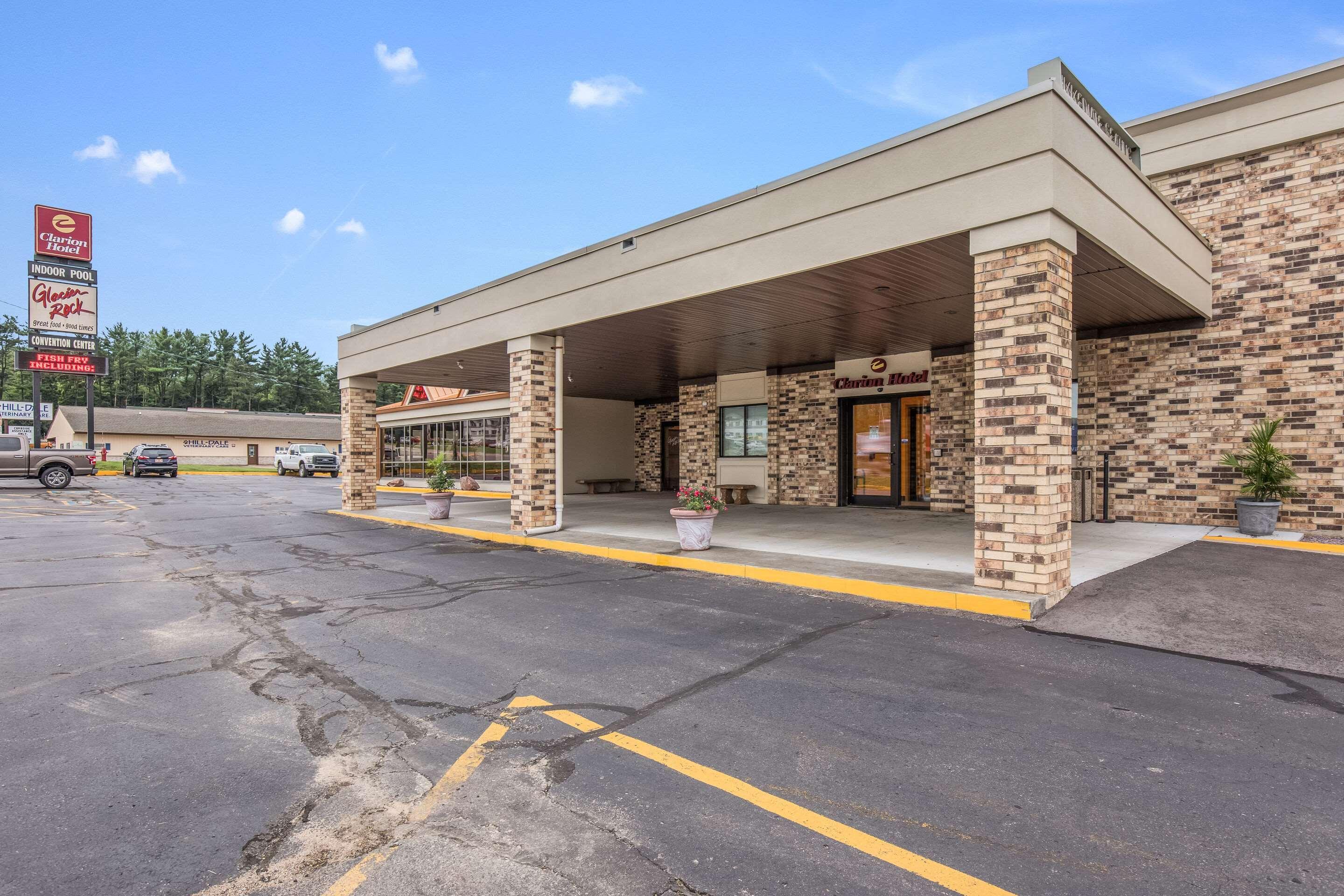 Americinn & Suites By Wyndham Baraboo Event Center Bagian luar foto