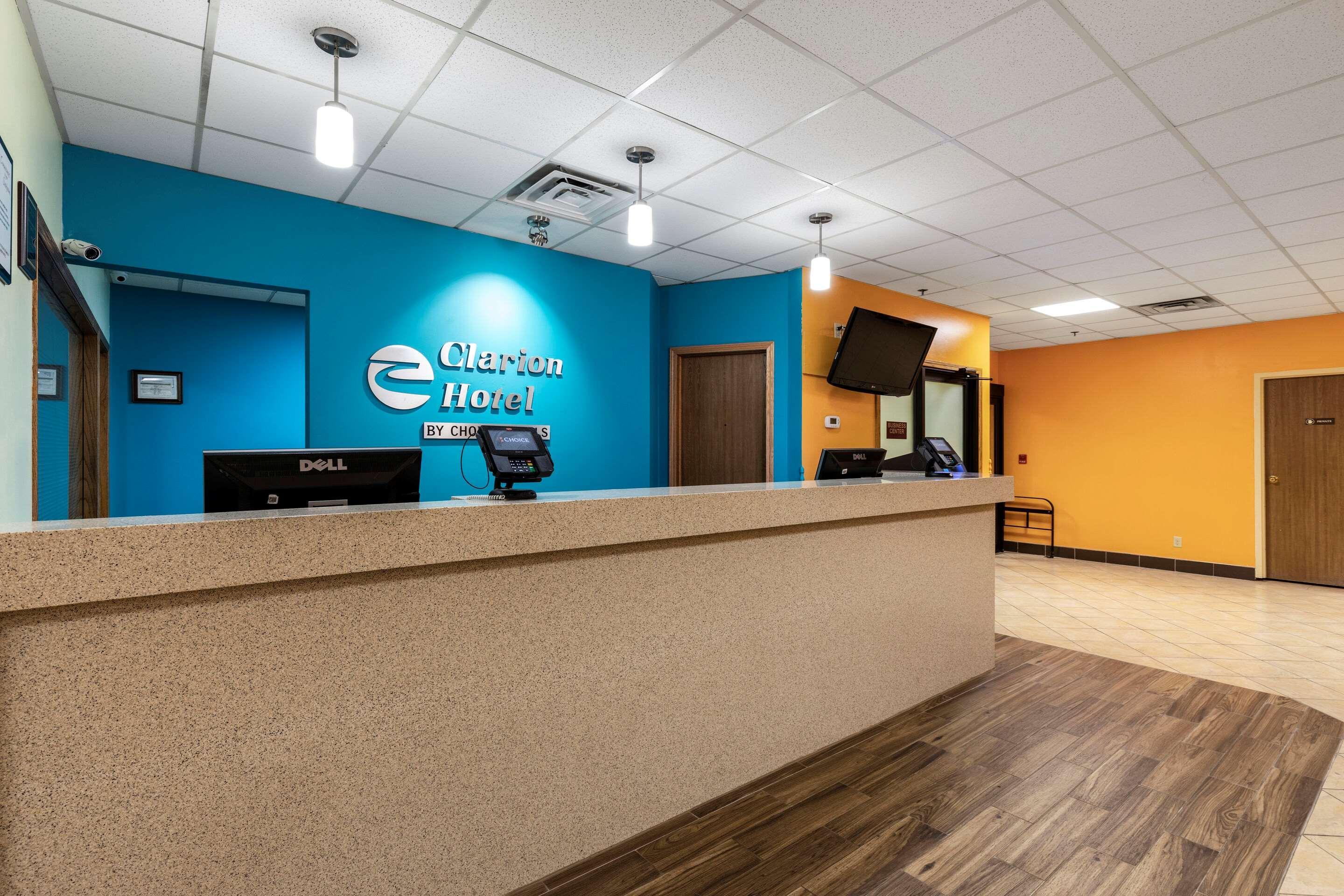 Americinn & Suites By Wyndham Baraboo Event Center Bagian luar foto