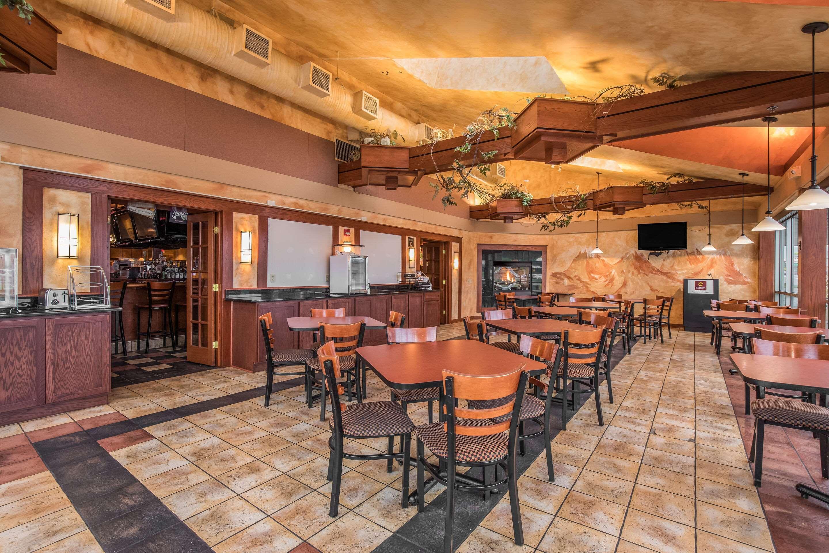 Americinn & Suites By Wyndham Baraboo Event Center Bagian luar foto
