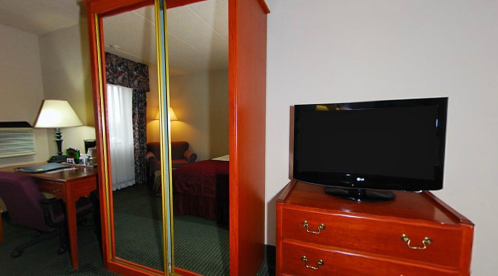 Americinn & Suites By Wyndham Baraboo Event Center Bagian luar foto