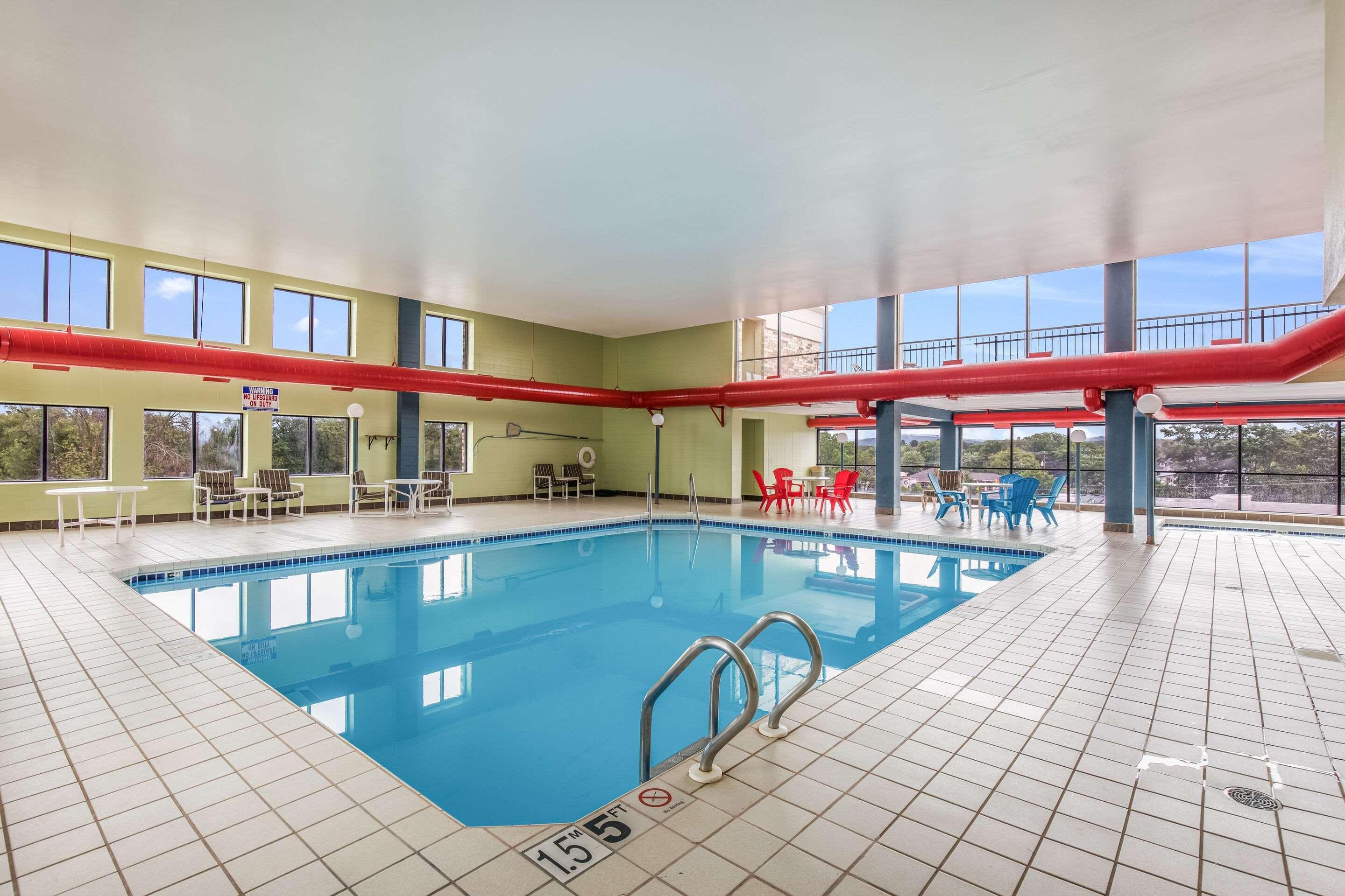Americinn & Suites By Wyndham Baraboo Event Center Bagian luar foto