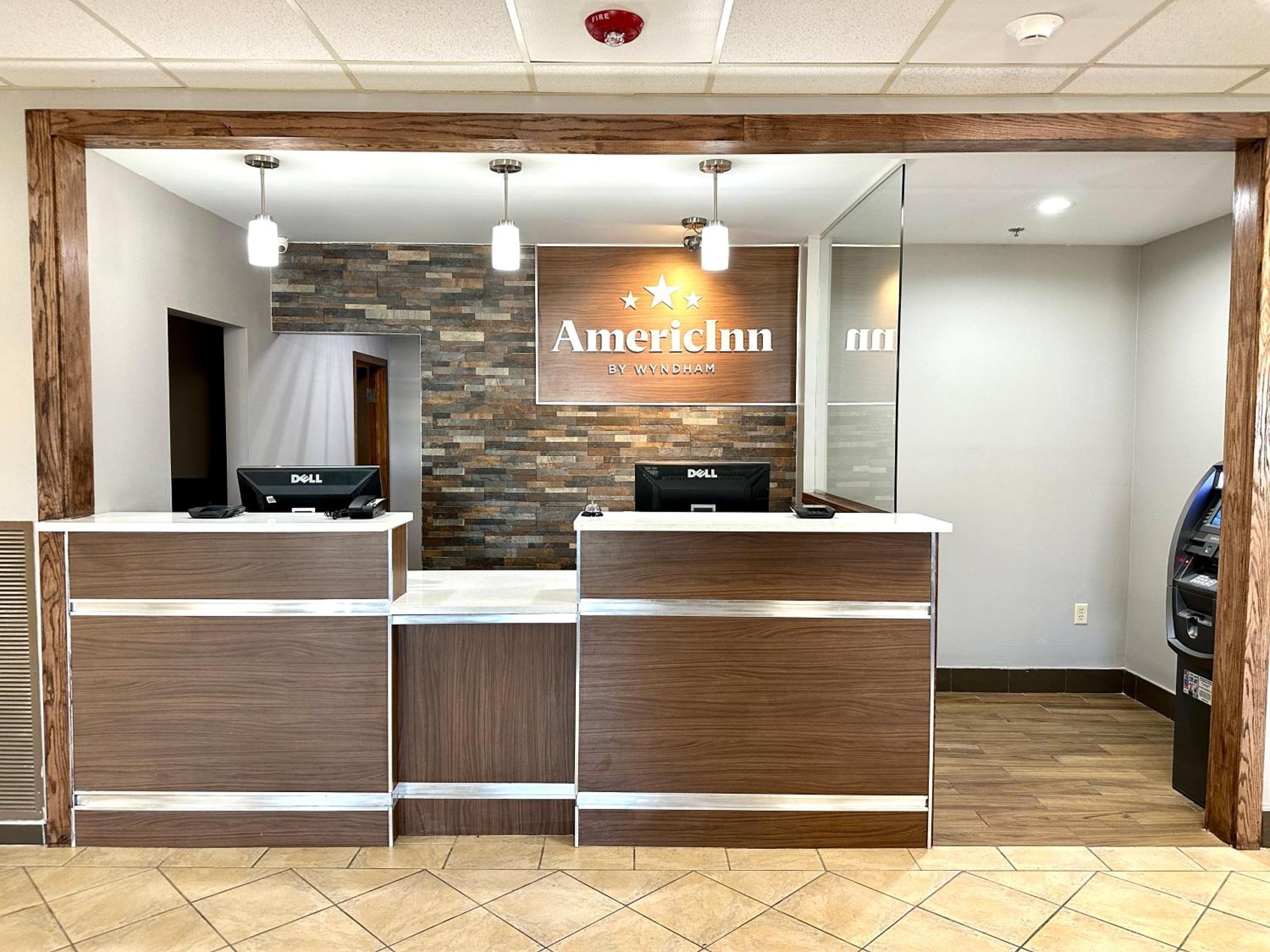 Americinn & Suites By Wyndham Baraboo Event Center Bagian luar foto