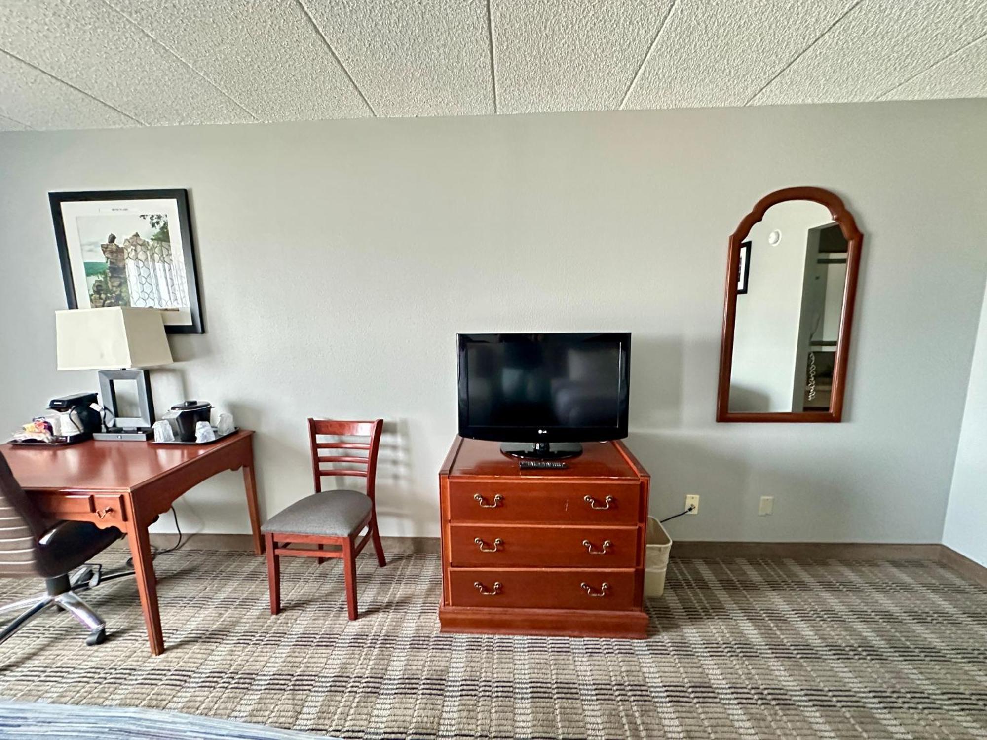 Americinn & Suites By Wyndham Baraboo Event Center Bagian luar foto