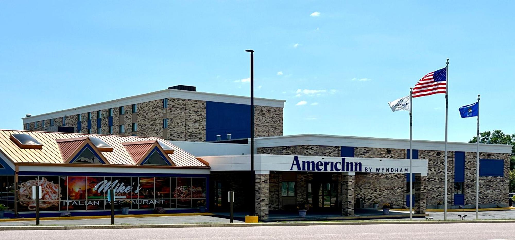 Americinn & Suites By Wyndham Baraboo Event Center Bagian luar foto