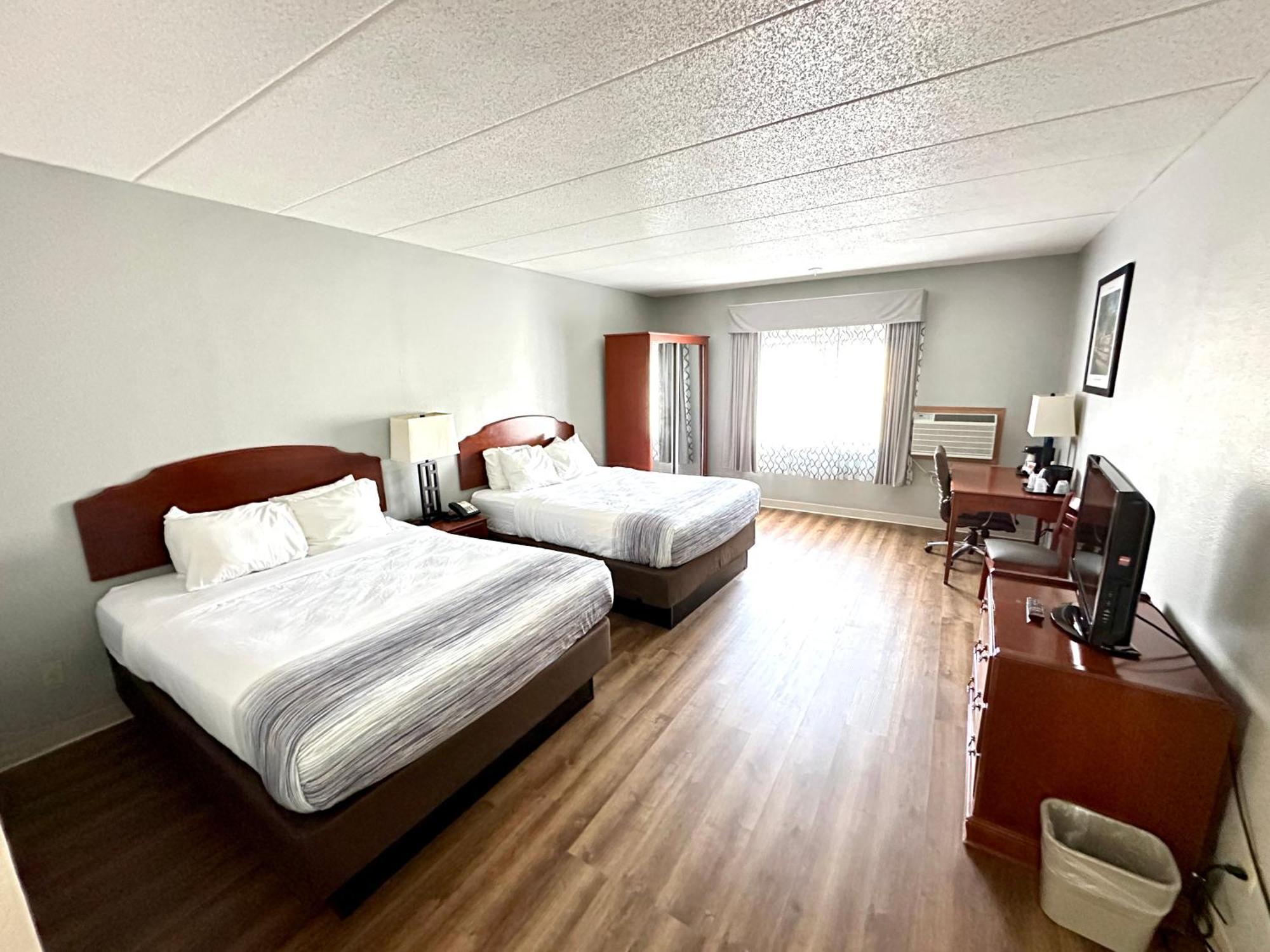 Americinn & Suites By Wyndham Baraboo Event Center Bagian luar foto