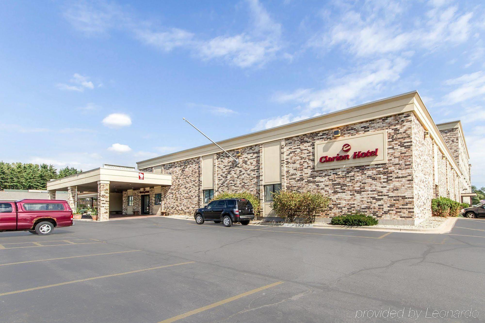 Americinn & Suites By Wyndham Baraboo Event Center Bagian luar foto