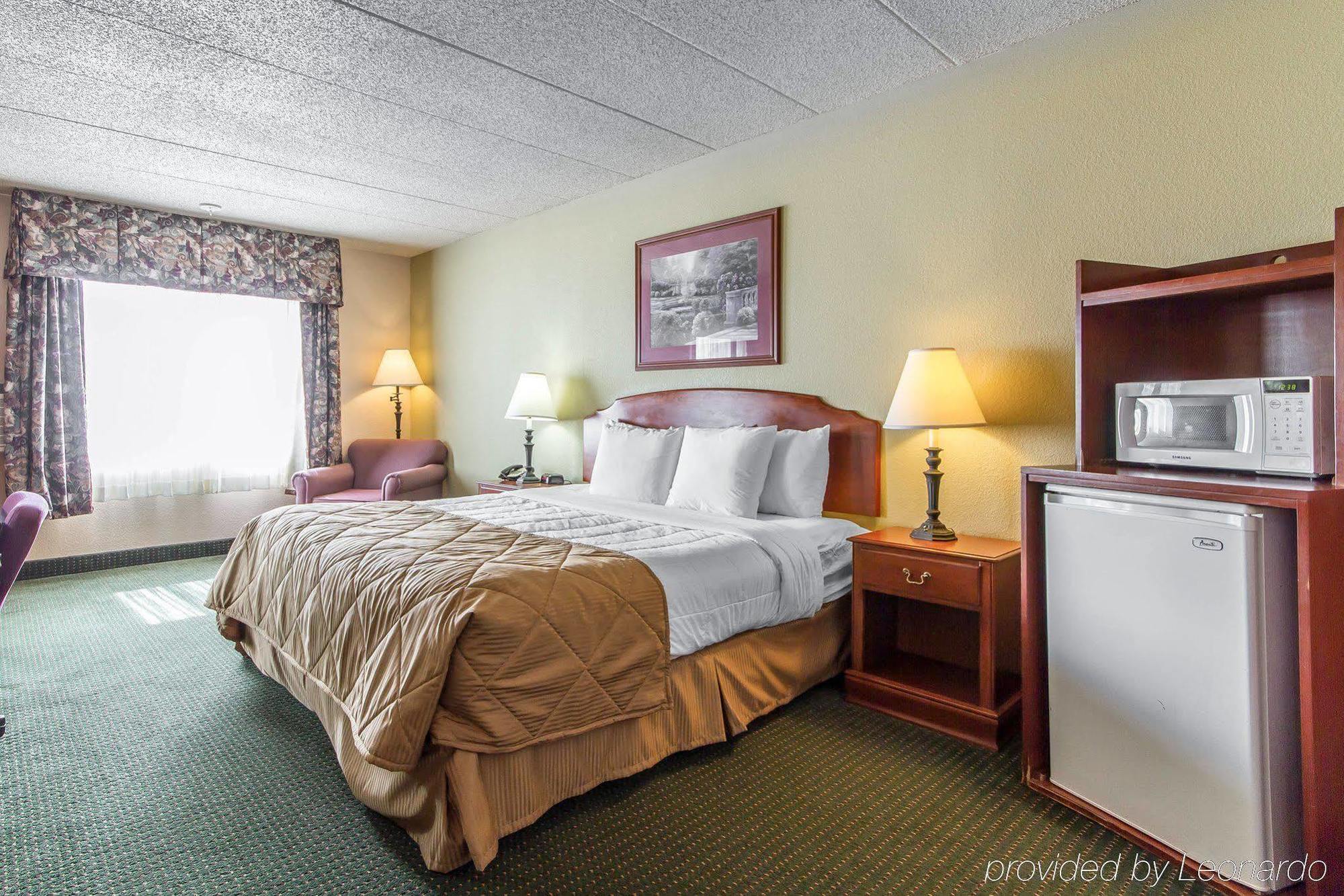 Americinn & Suites By Wyndham Baraboo Event Center Bagian luar foto