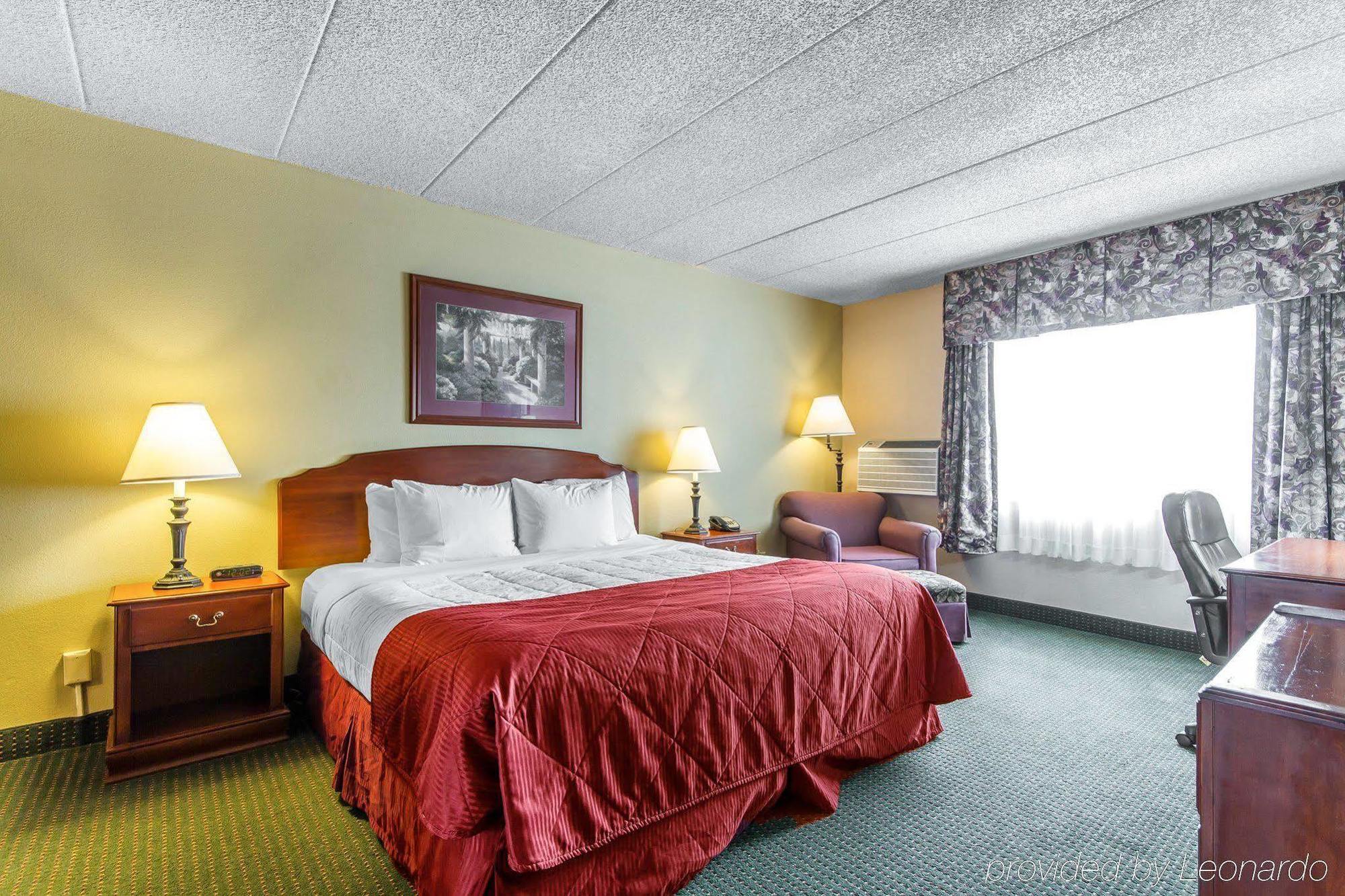 Americinn & Suites By Wyndham Baraboo Event Center Bagian luar foto