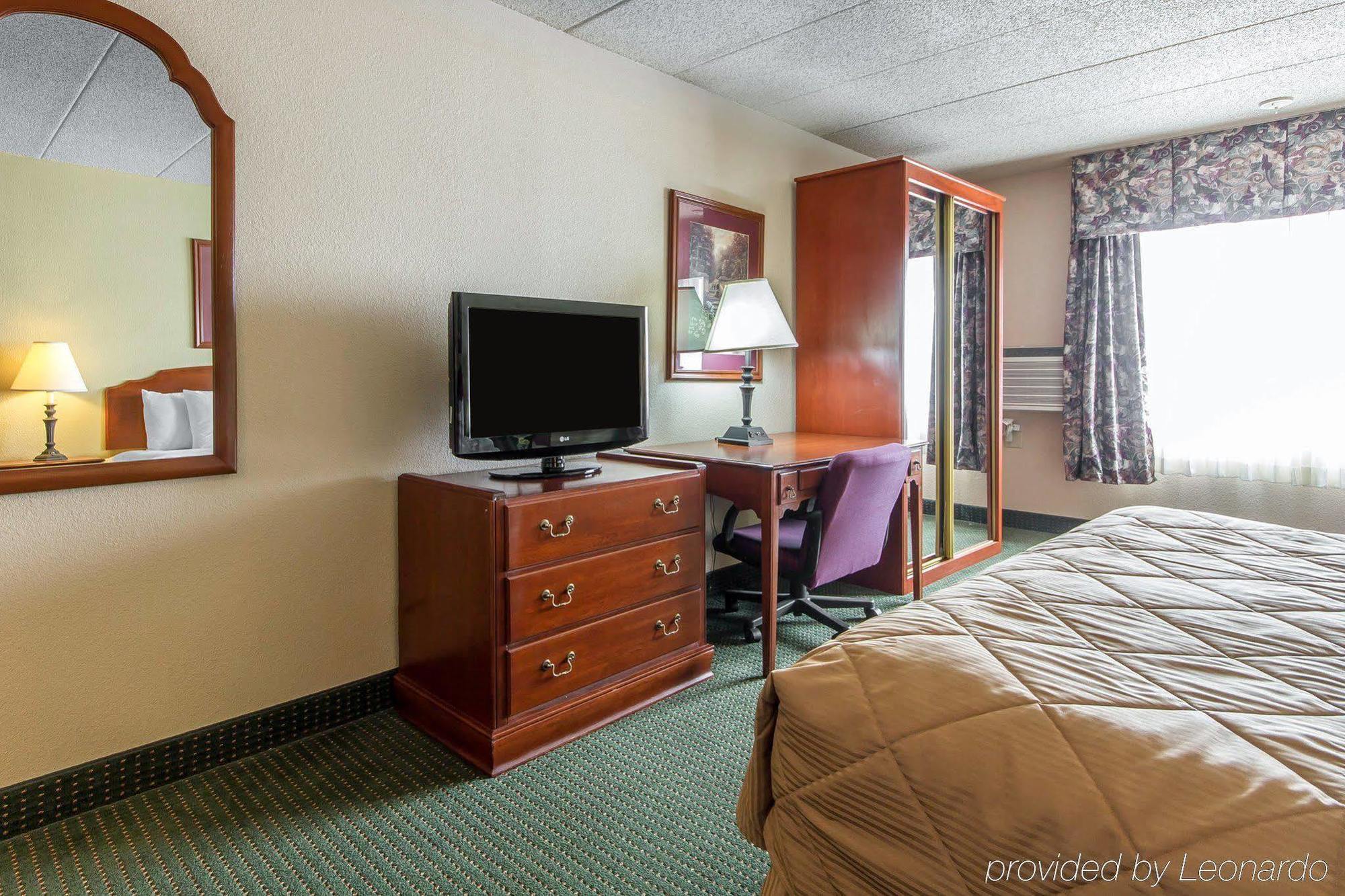 Americinn & Suites By Wyndham Baraboo Event Center Bagian luar foto