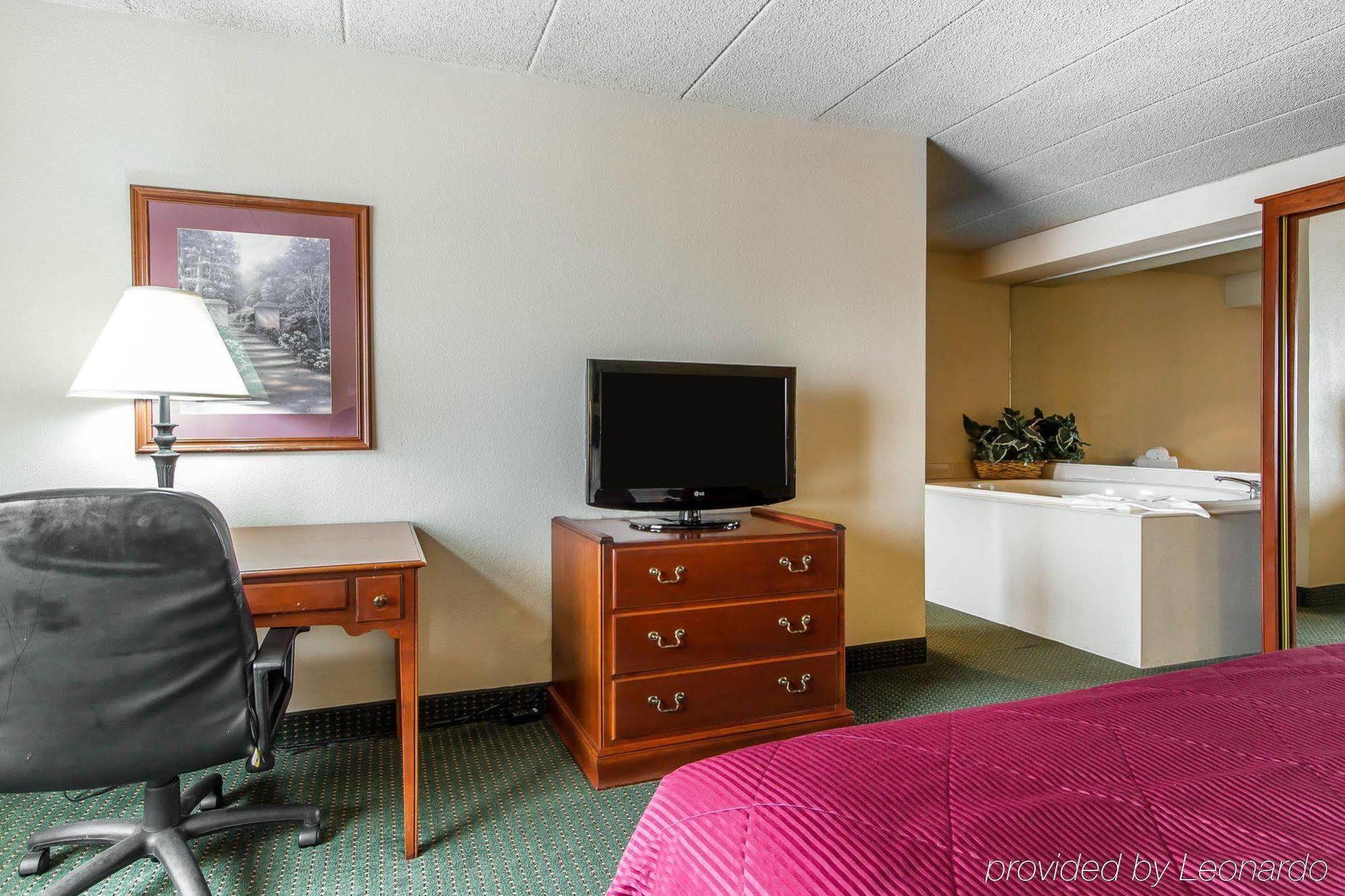 Americinn & Suites By Wyndham Baraboo Event Center Bagian luar foto
