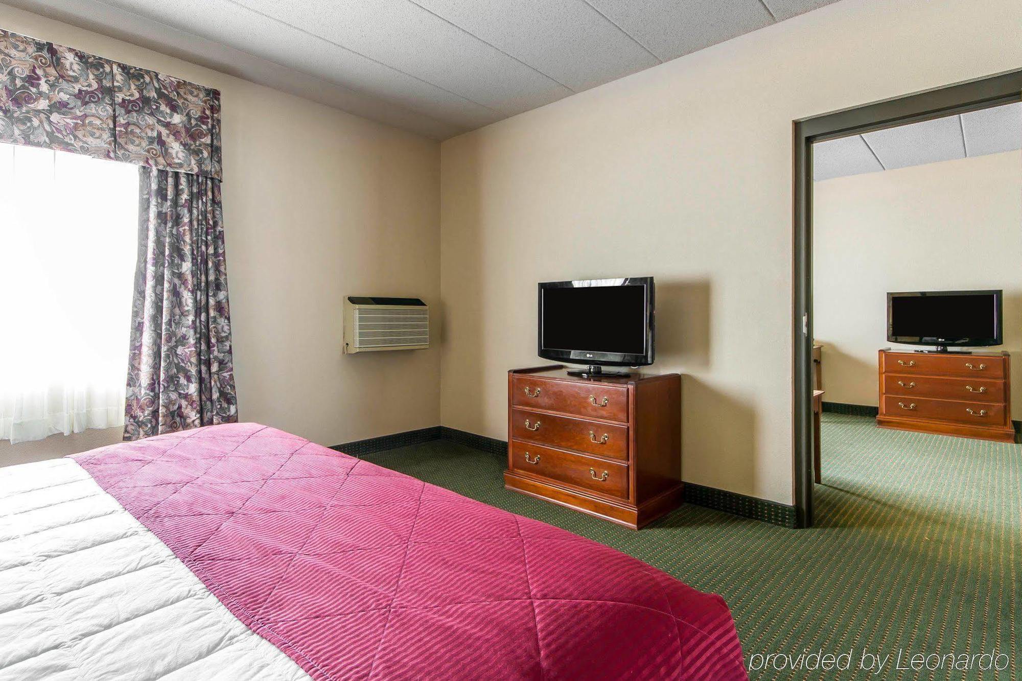 Americinn & Suites By Wyndham Baraboo Event Center Bagian luar foto