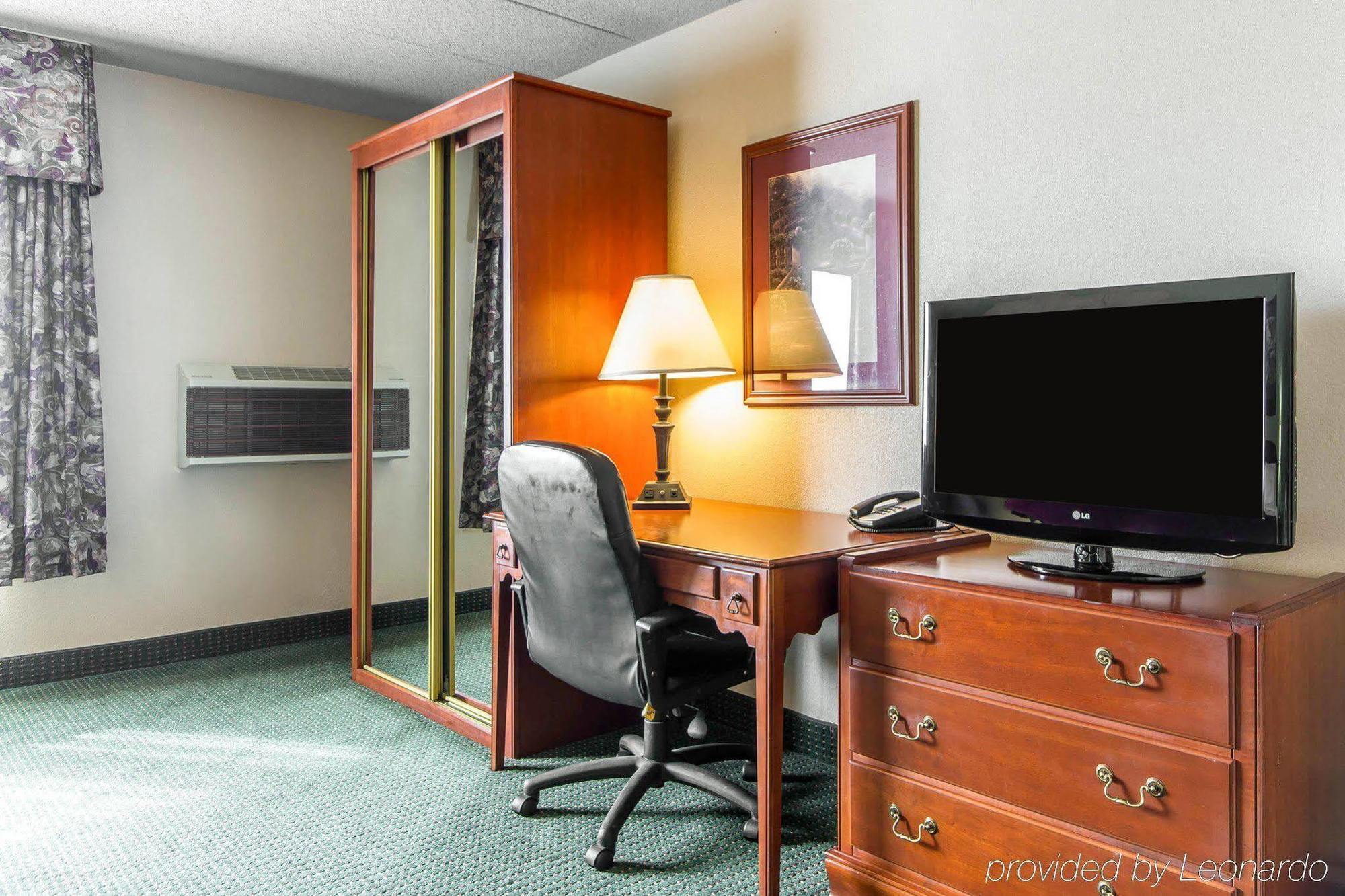 Americinn & Suites By Wyndham Baraboo Event Center Bagian luar foto
